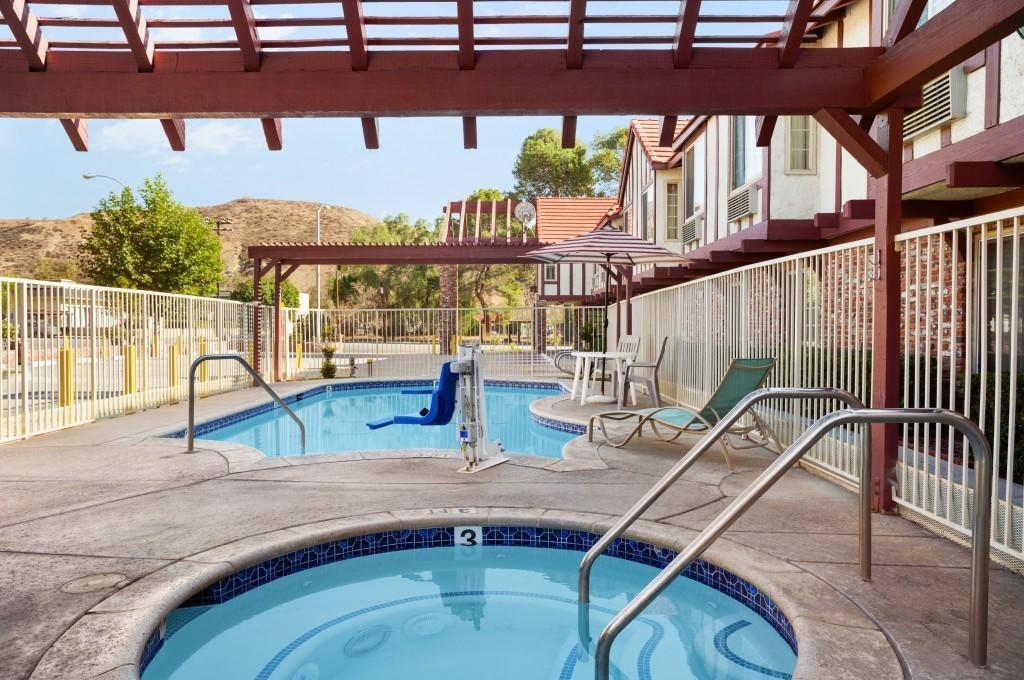 Super 8 By Wyndham Santa Clarita/Valencia Motel Dış mekan fotoğraf