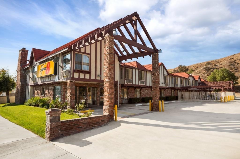 Super 8 By Wyndham Santa Clarita/Valencia Motel Dış mekan fotoğraf
