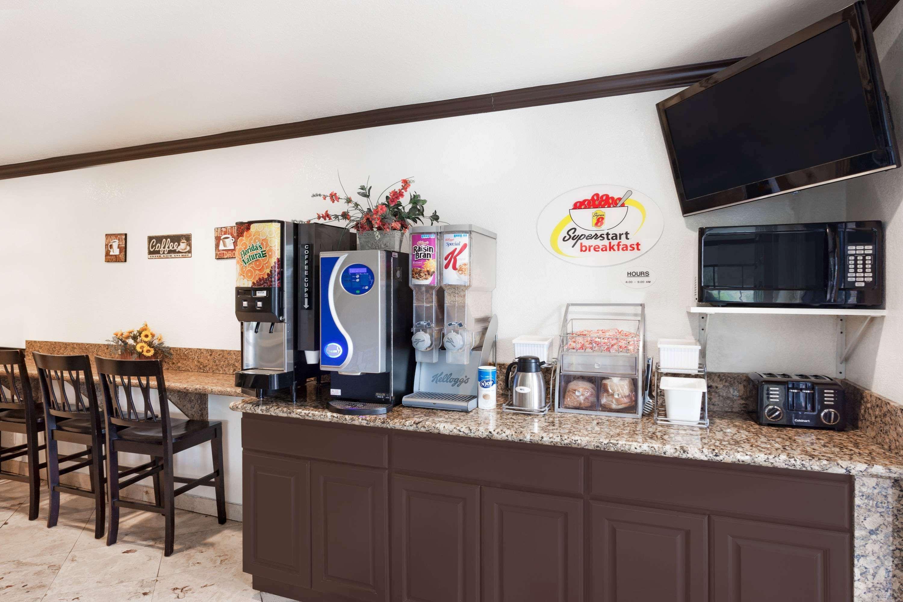 Super 8 By Wyndham Santa Clarita/Valencia Motel Dış mekan fotoğraf