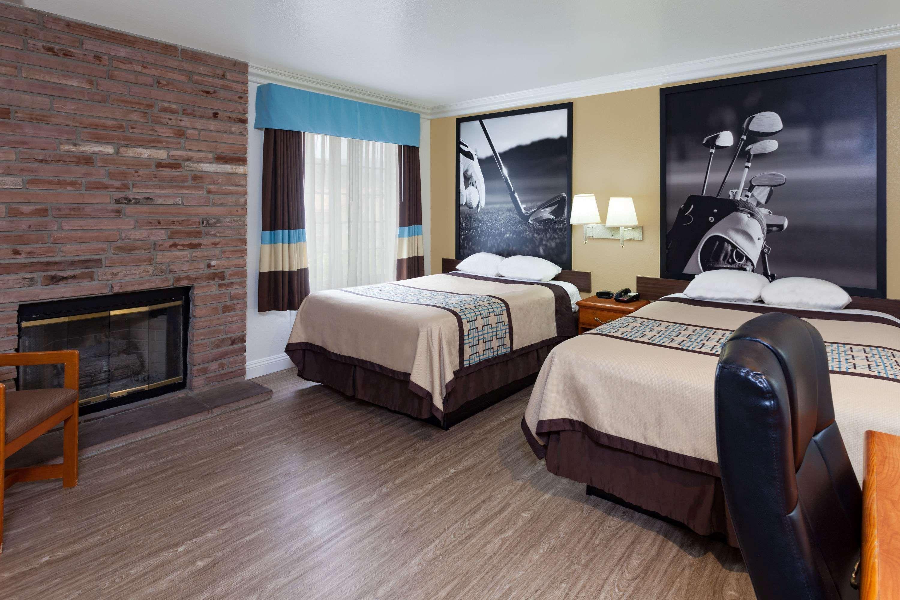 Super 8 By Wyndham Santa Clarita/Valencia Motel Dış mekan fotoğraf