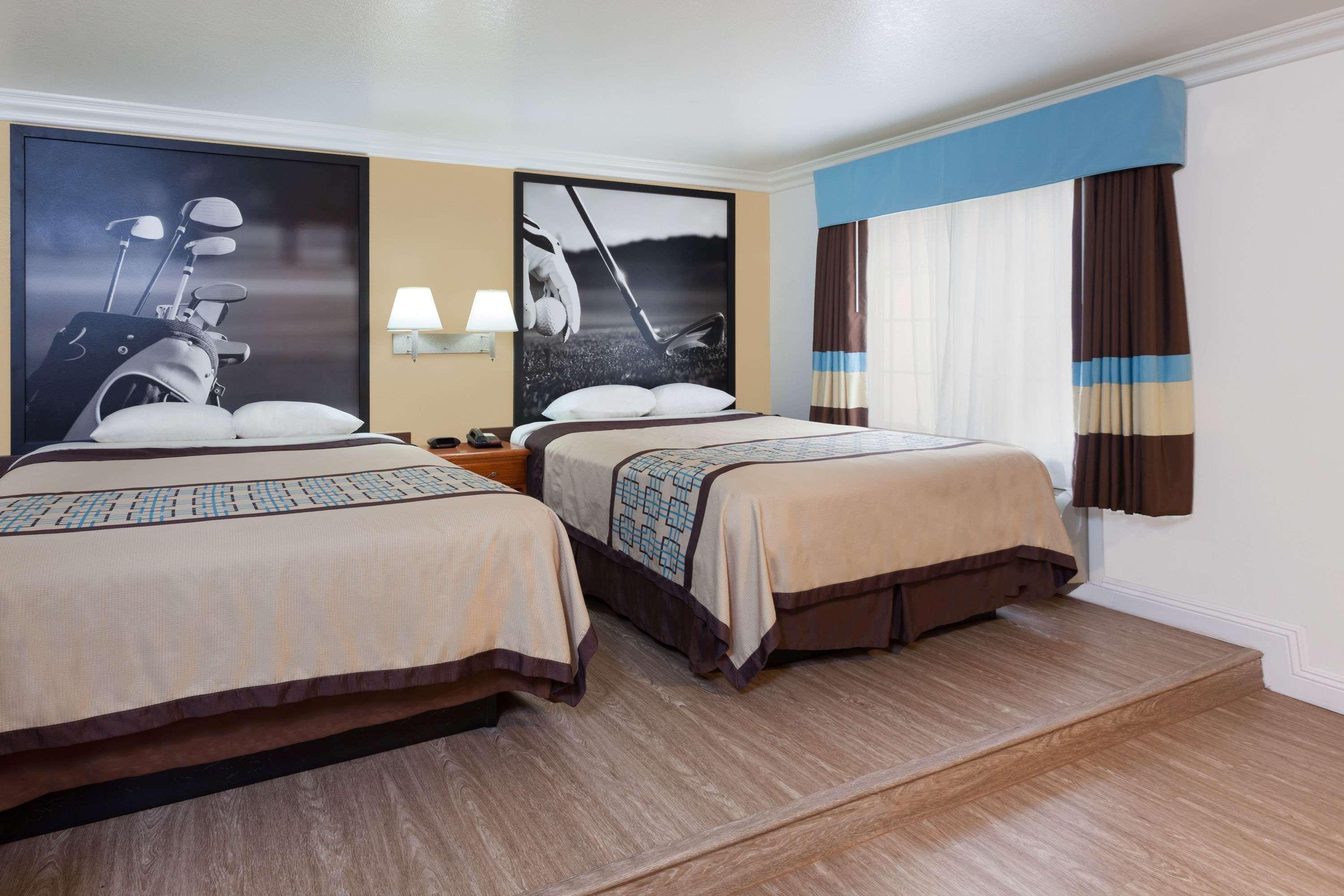 Super 8 By Wyndham Santa Clarita/Valencia Motel Dış mekan fotoğraf