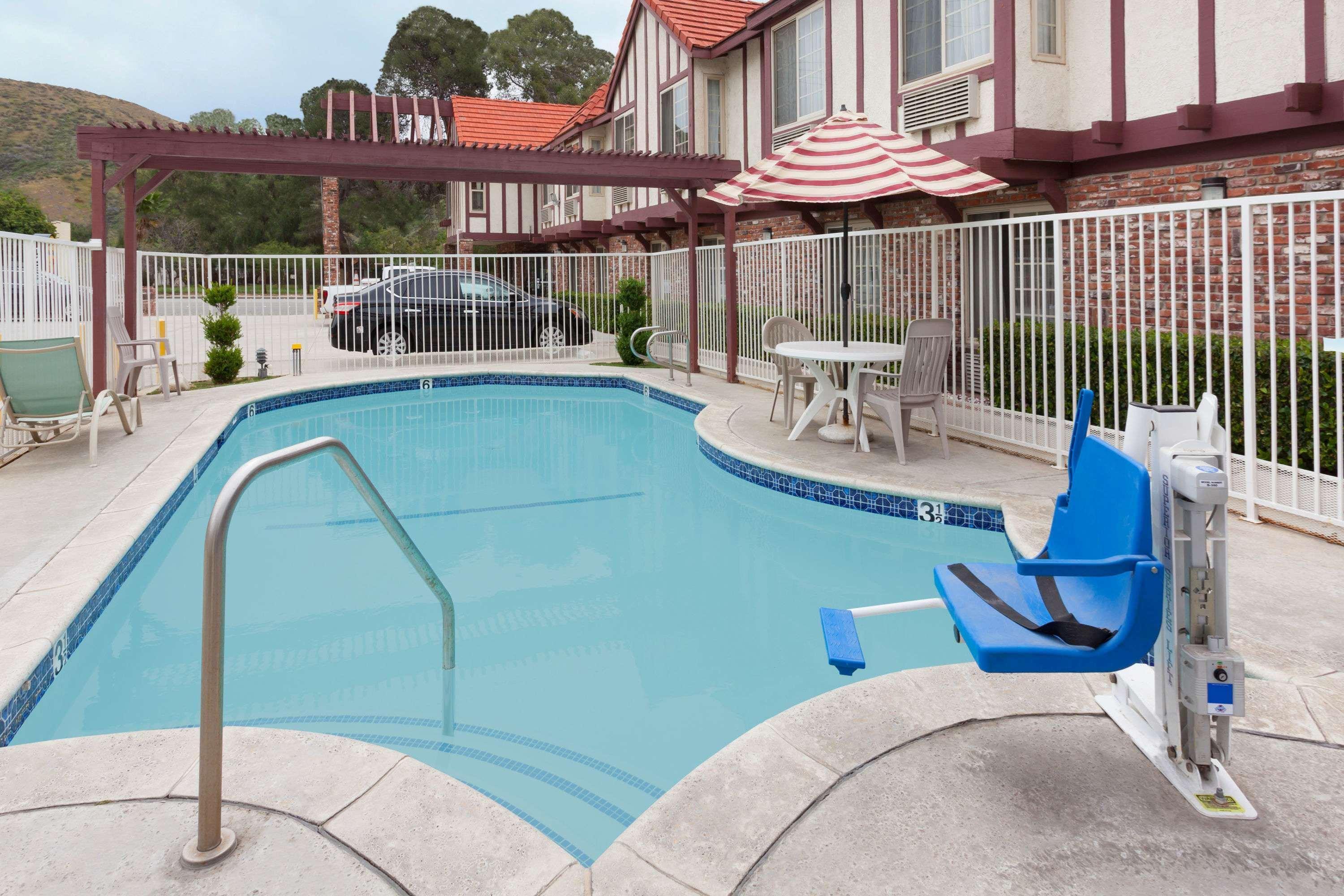 Super 8 By Wyndham Santa Clarita/Valencia Motel Dış mekan fotoğraf