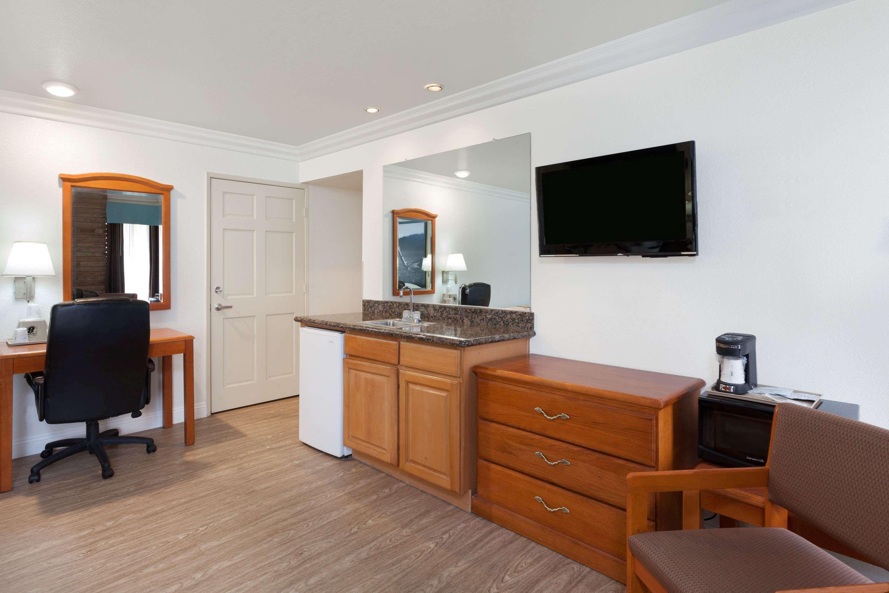 Super 8 By Wyndham Santa Clarita/Valencia Motel Dış mekan fotoğraf