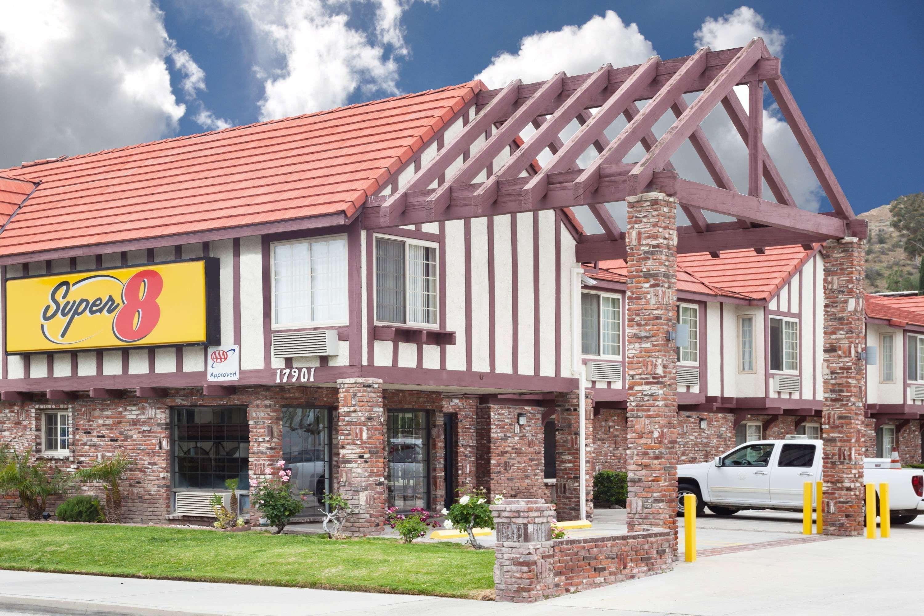 Super 8 By Wyndham Santa Clarita/Valencia Motel Dış mekan fotoğraf
