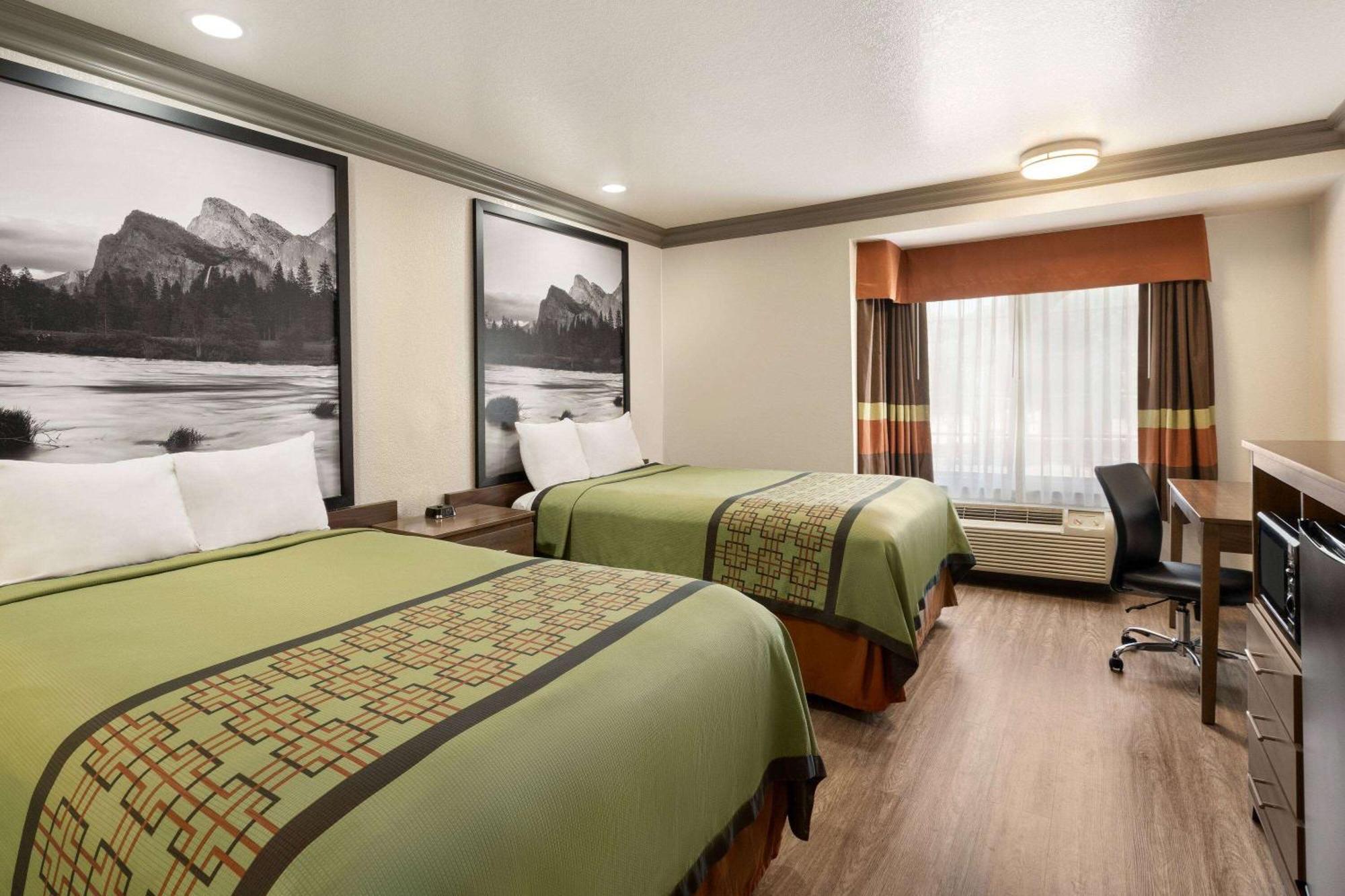 Super 8 By Wyndham Santa Clarita/Valencia Motel Dış mekan fotoğraf