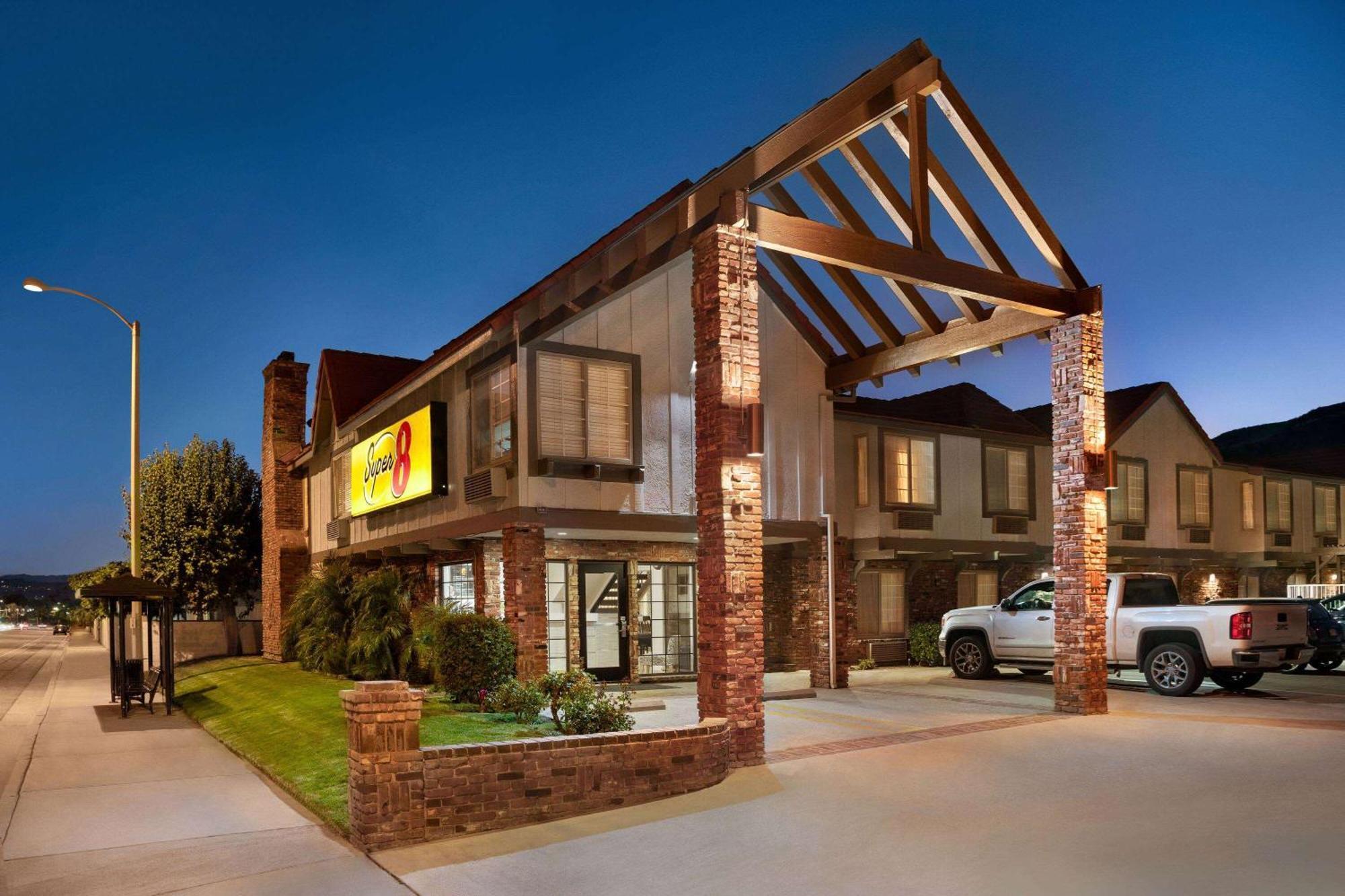 Super 8 By Wyndham Santa Clarita/Valencia Motel Dış mekan fotoğraf