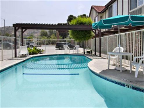 Super 8 By Wyndham Santa Clarita/Valencia Motel Konforlar fotoğraf