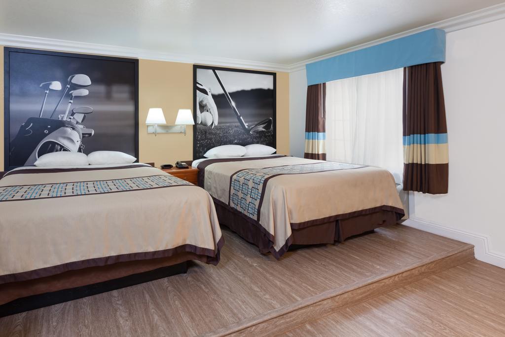 Super 8 By Wyndham Santa Clarita/Valencia Motel Dış mekan fotoğraf